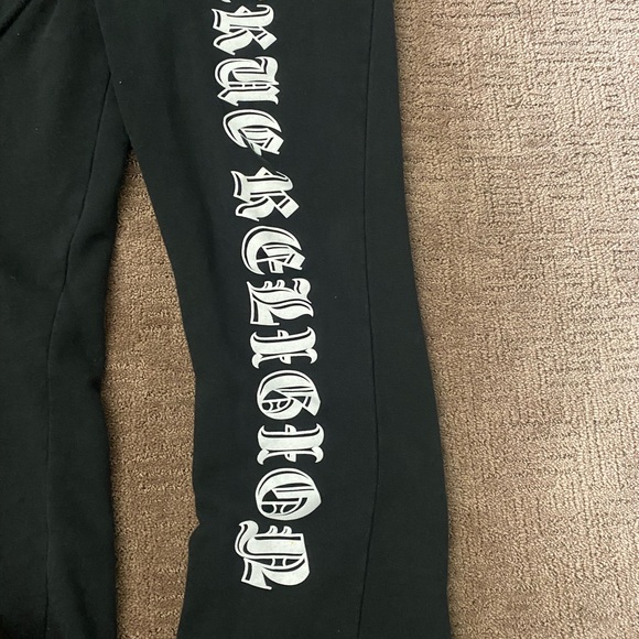 FLOCKED LOGO STACKED SWEAT
PANT - Black | True Religion - Picture 5 of 6